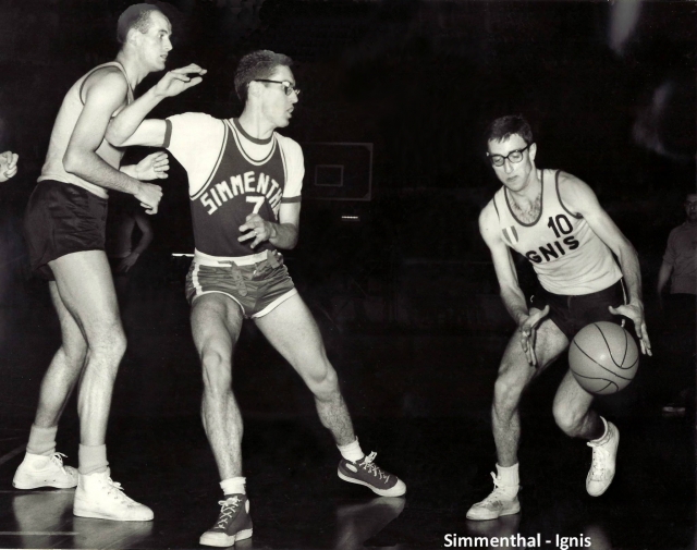 Pieri in Simmenthal - Ignis 1961/62: Bertini (Ignis) in attacco, con Pieri in difesa e  Gavagnin (Ignis) che fa un blocco